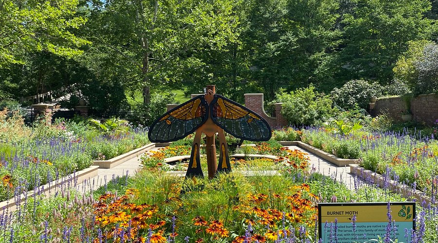 Lauritzen Gardens (Botanical Center)